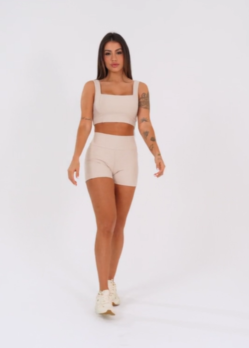 Conjunto Short + Top fitness feminino nude decote reto com recortes aura