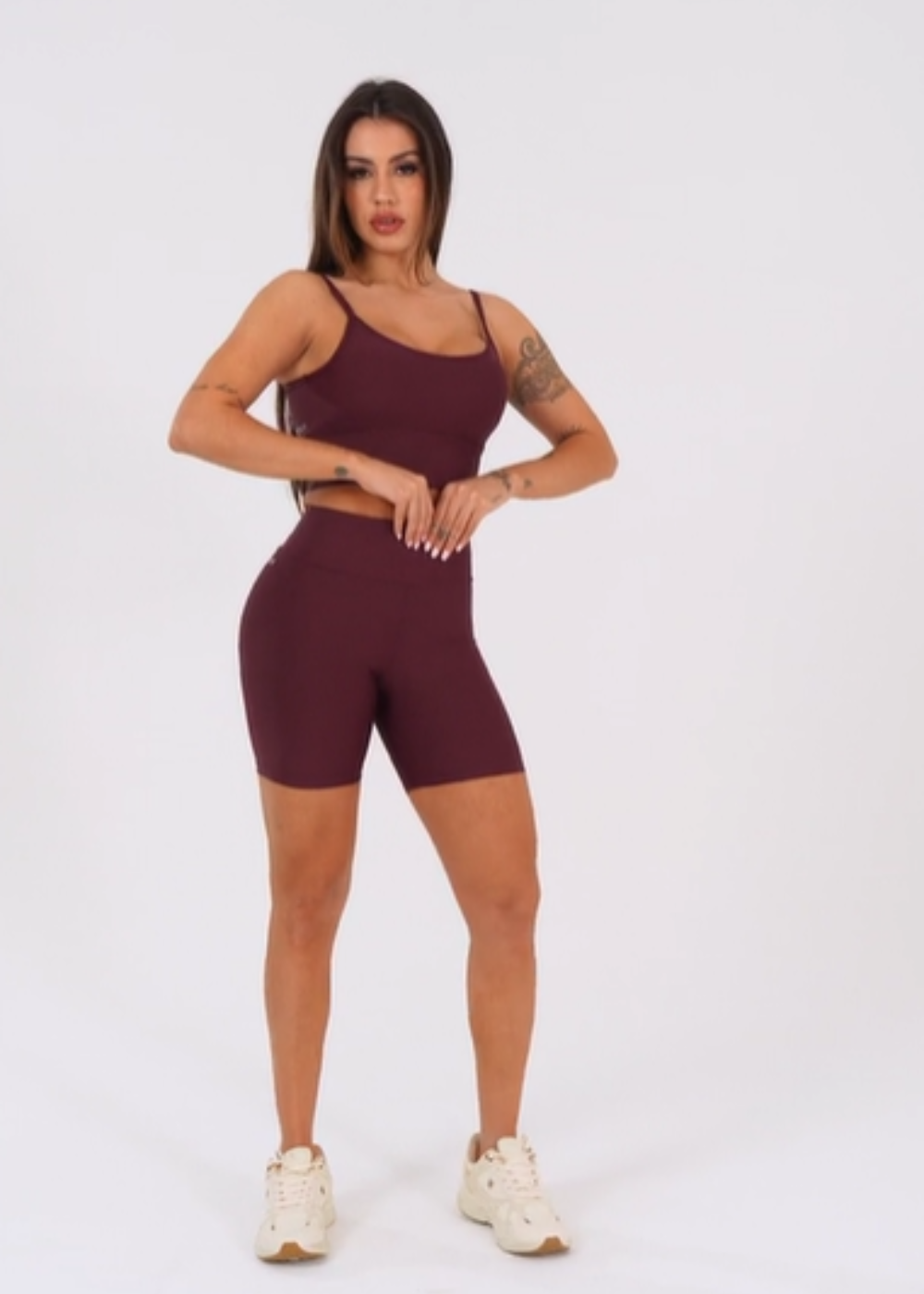 Conjunto Short + Top fitness feminino vinho com alça dupla aura