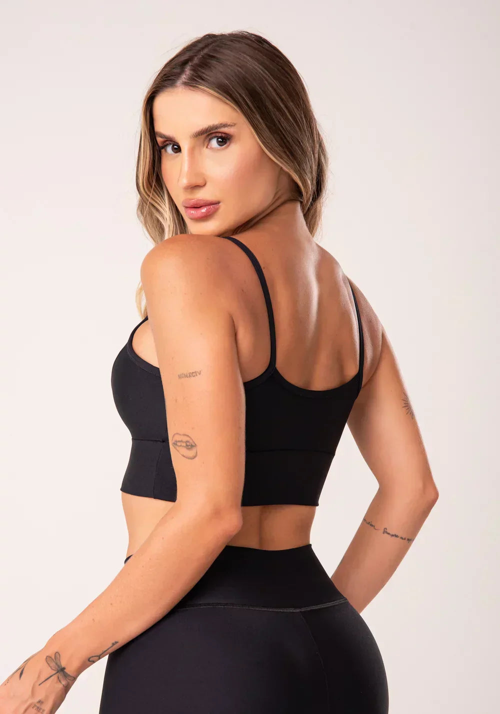 Conjunto Short + Top preto básico
