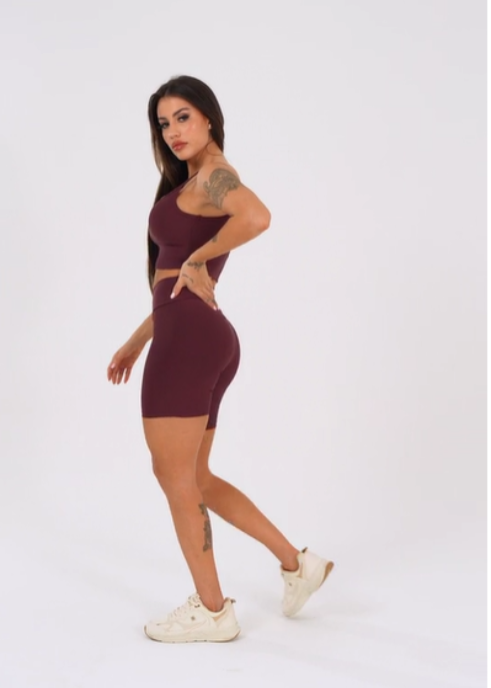 Conjunto Short + Top fitness feminino vinho com alça dupla aura