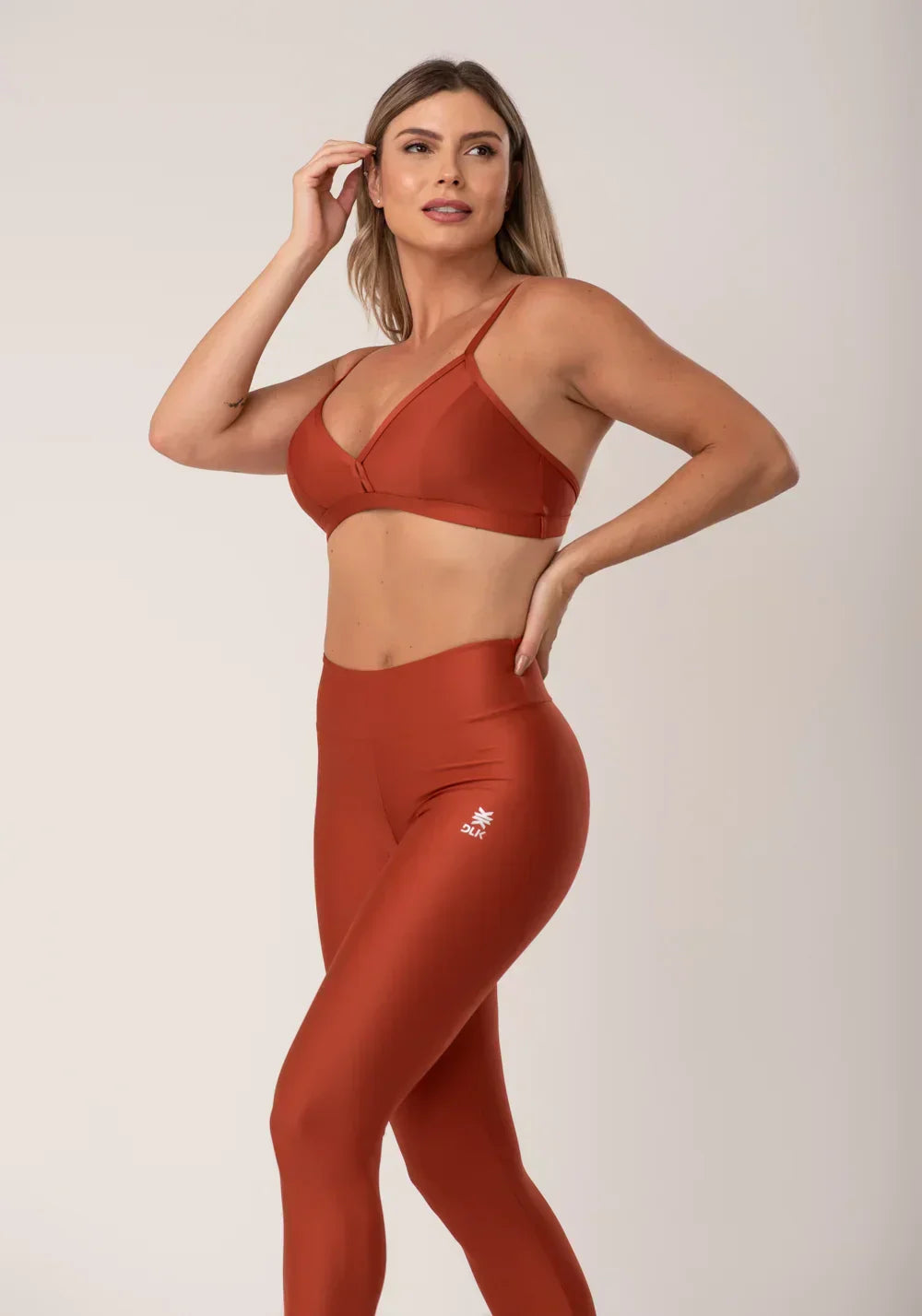 Conjunto Legging + Top equilibrium laranja com decote v e alcinha