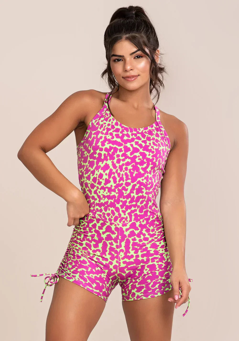 Macacão curto fitness feminino euphoria com franzido e amarração estampa spot green