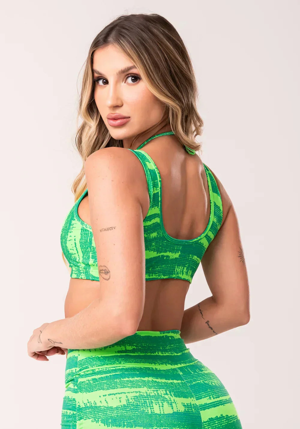 Conjunto Short + Top fitness feminino verde com franzido estampado disruption euphoria