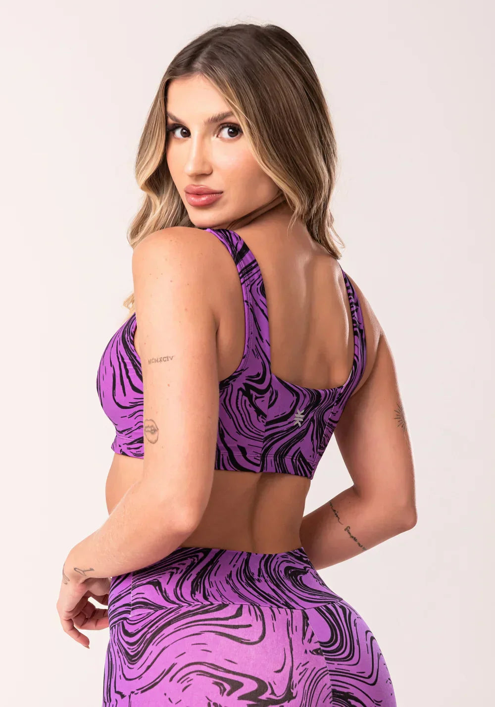 Conjunto Short + Top fitness feminino rosa decote reto estampado abstract duo euphoria