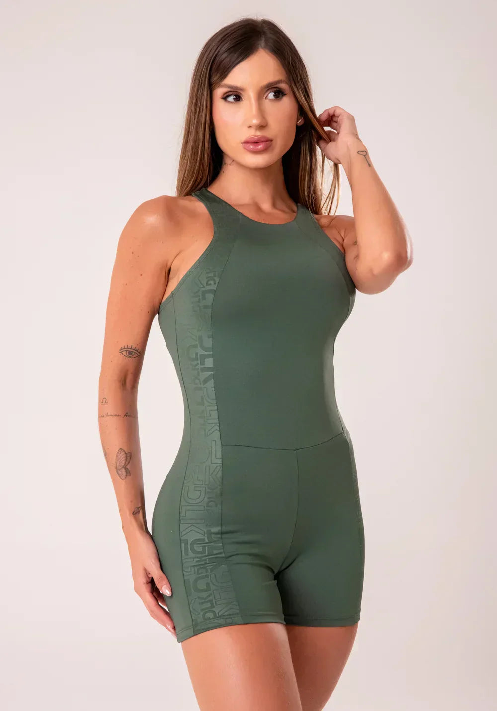 Macaquinho fitness feminino verde com cava americana logomania reflections