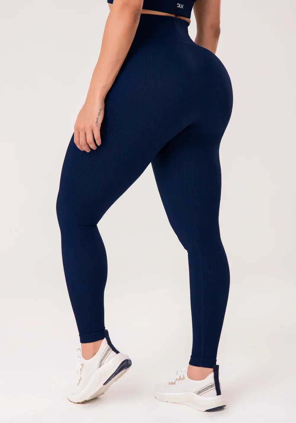Conjunto Legging + Top  preto canelado com bojo e detalhe vazado seamless+