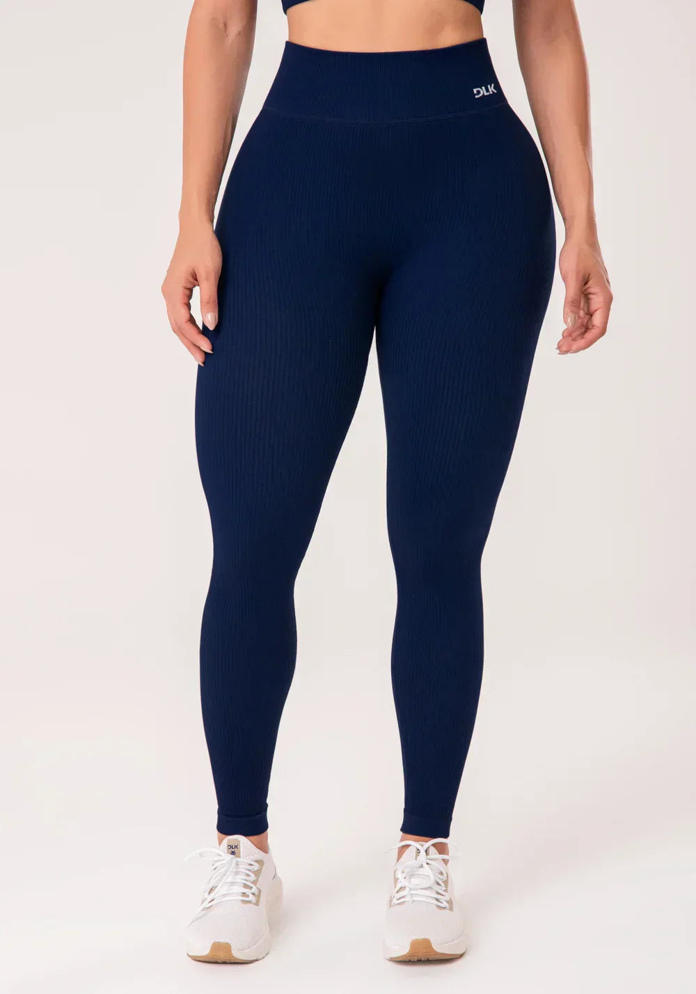 Conjunto Legging + Top  preto canelado com bojo e detalhe vazado seamless+