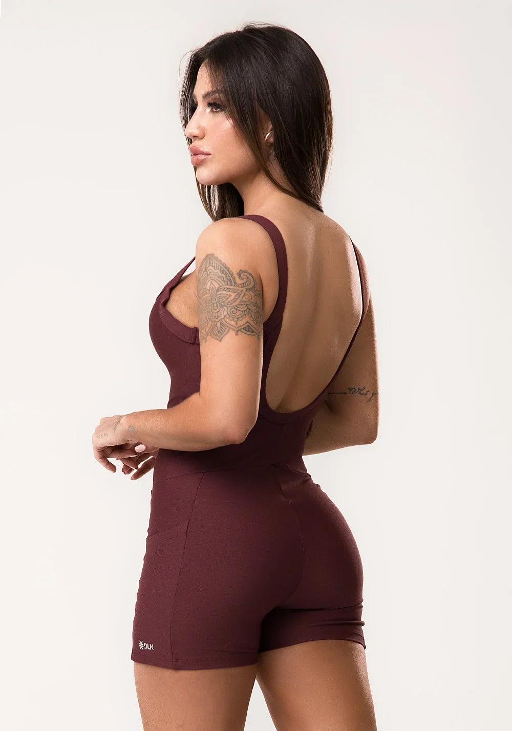 Macaquinho fitness feminino vinho com bolsos aura